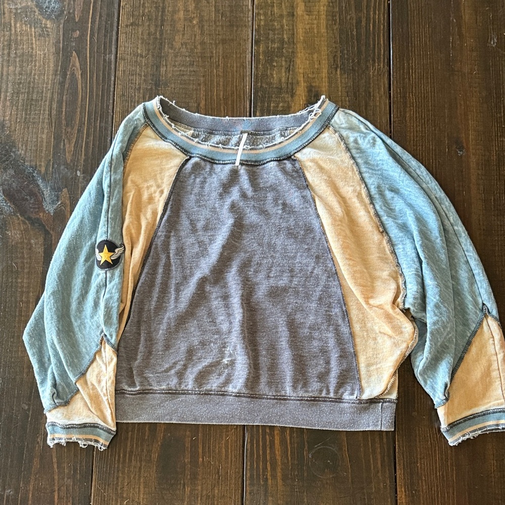 Free People Blue and Cream Raglan Pullover Sweatshirt